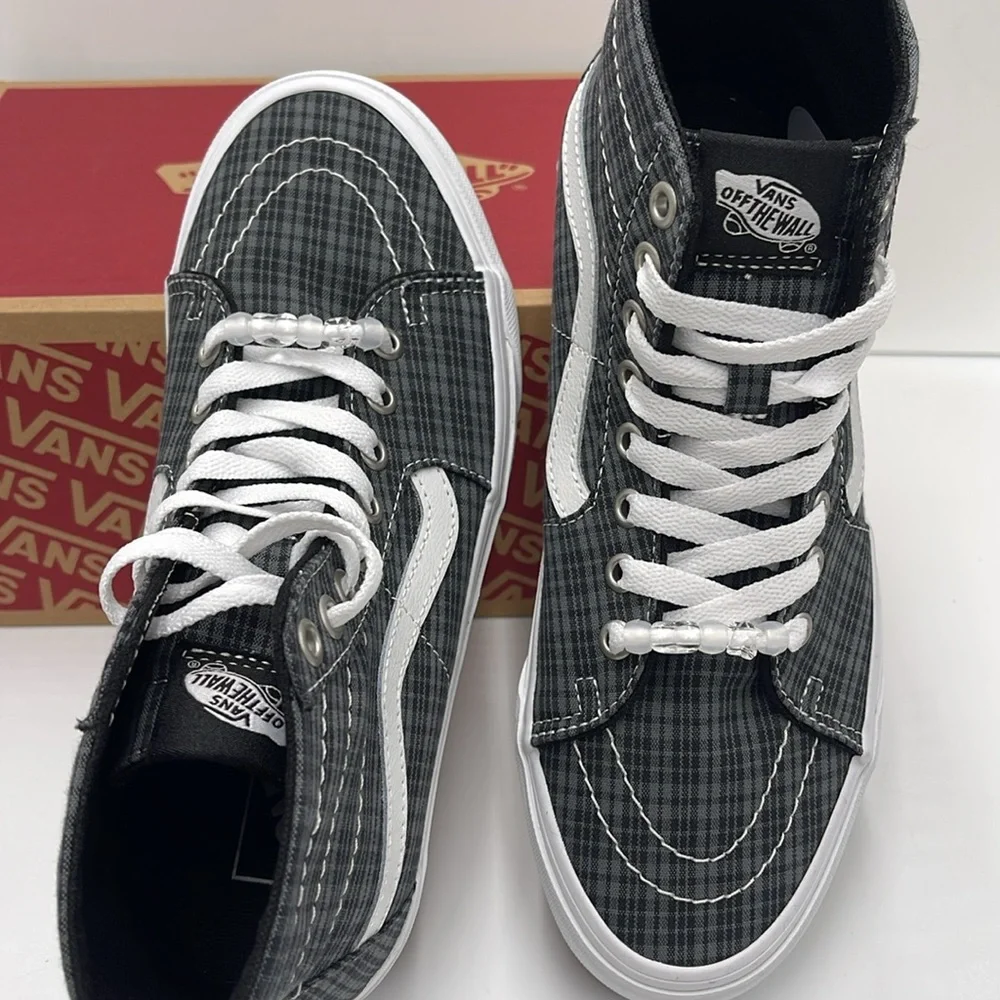 Vans WMNS Sk8-Hi Tapered Uv Beads Black
VN0009QPBM8
Sneakers - Picture 12 of 16